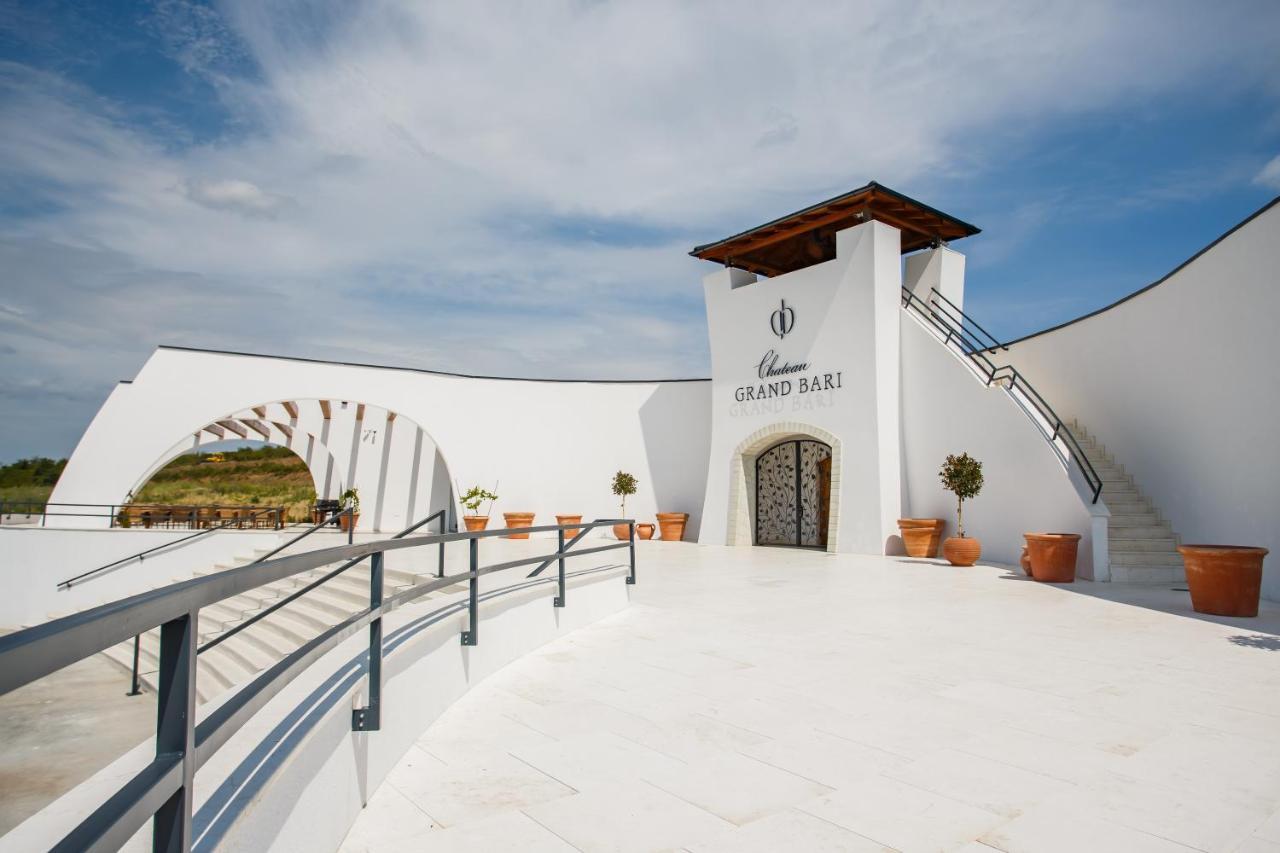 Chateau Grand Bari Hotel Bara Buitenkant foto
