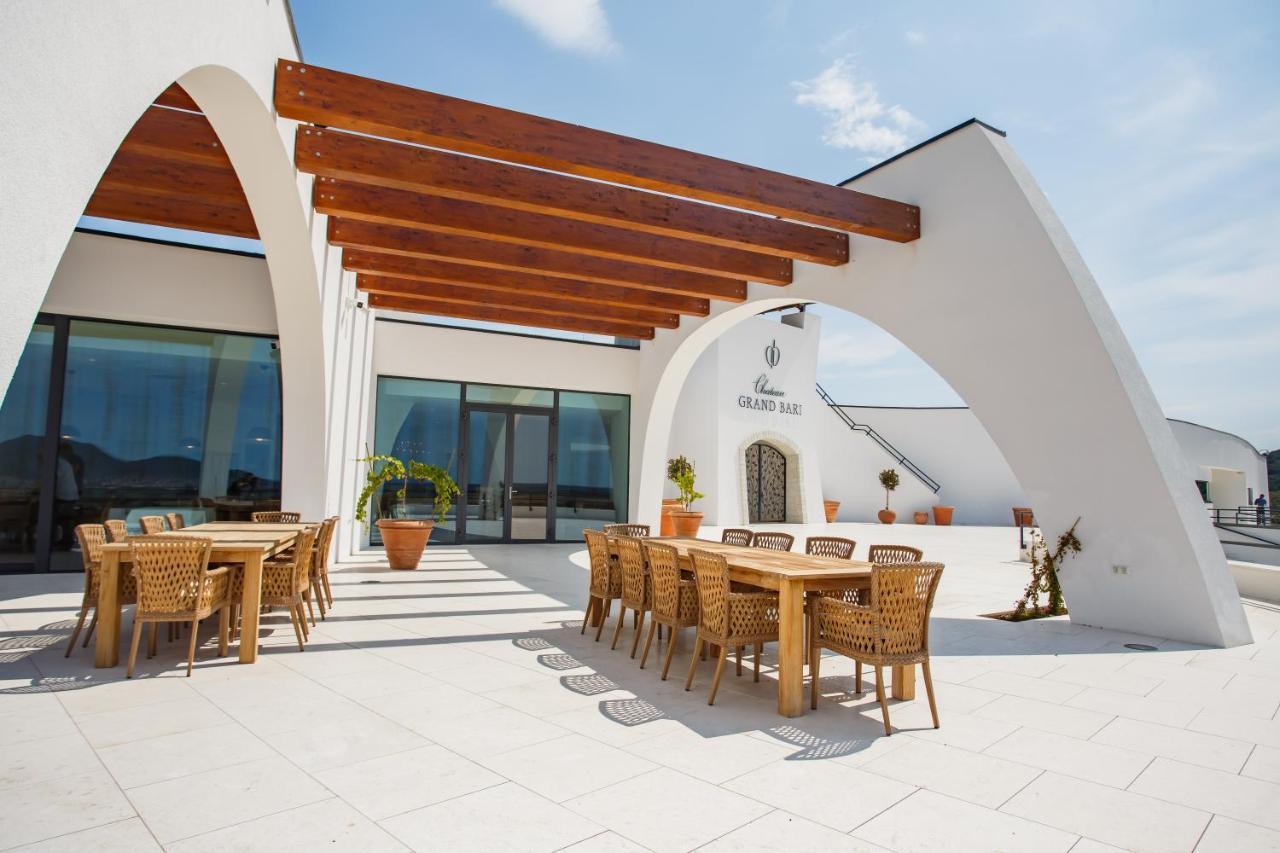 Chateau Grand Bari Hotel Bara Buitenkant foto