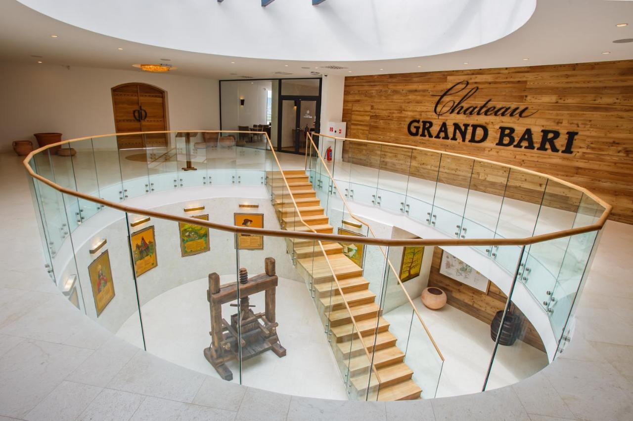 Chateau Grand Bari Hotel Bara Buitenkant foto