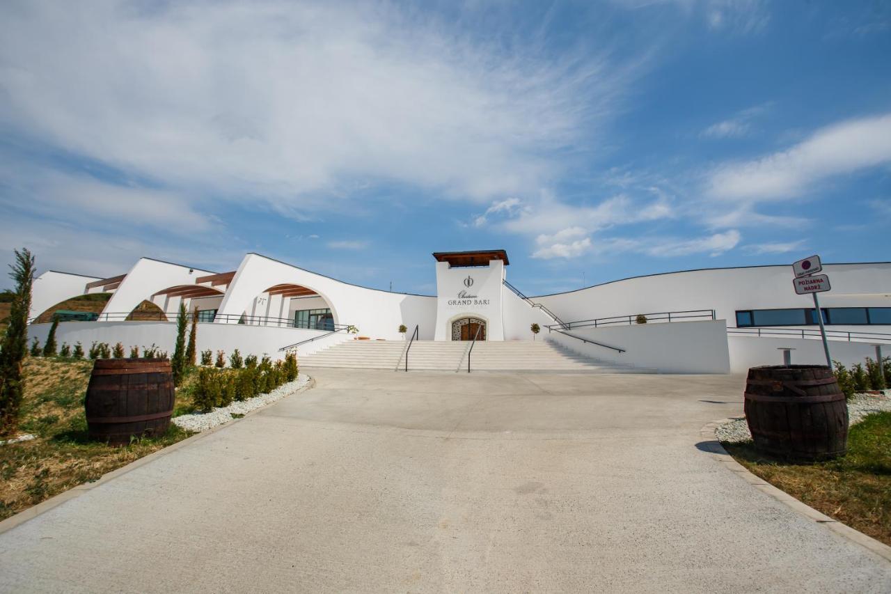 Chateau Grand Bari Hotel Bara Buitenkant foto